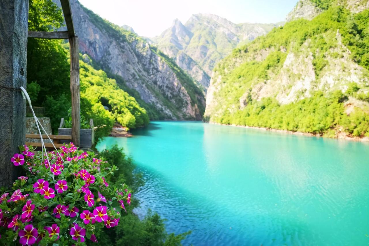 Riverside Komani Lake Exterior photo