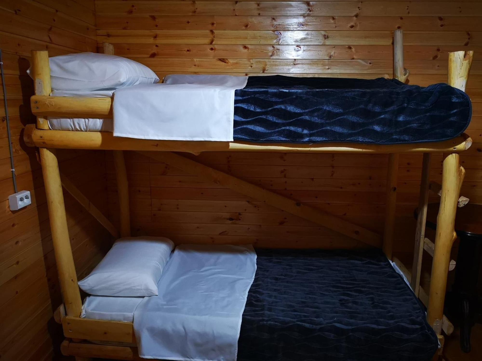 Riverside Komani Lake Room photo