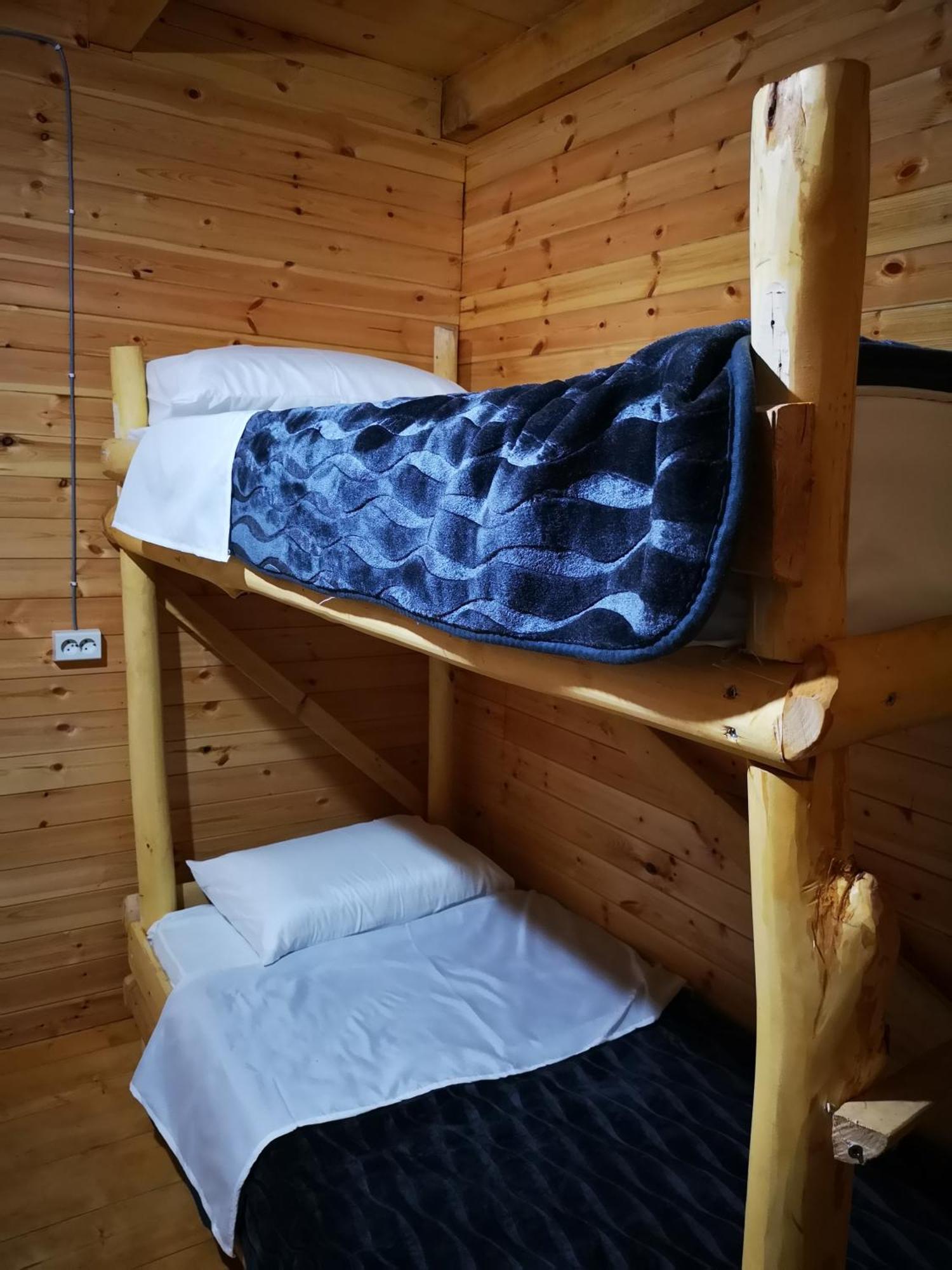Riverside Komani Lake Room photo