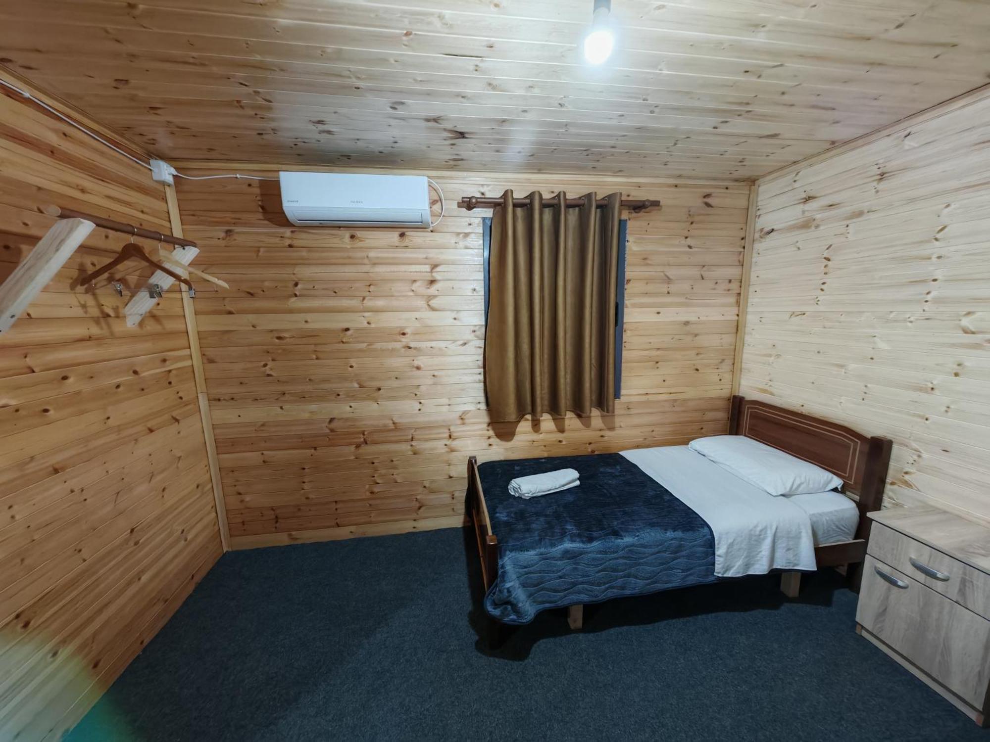 Riverside Komani Lake Room photo