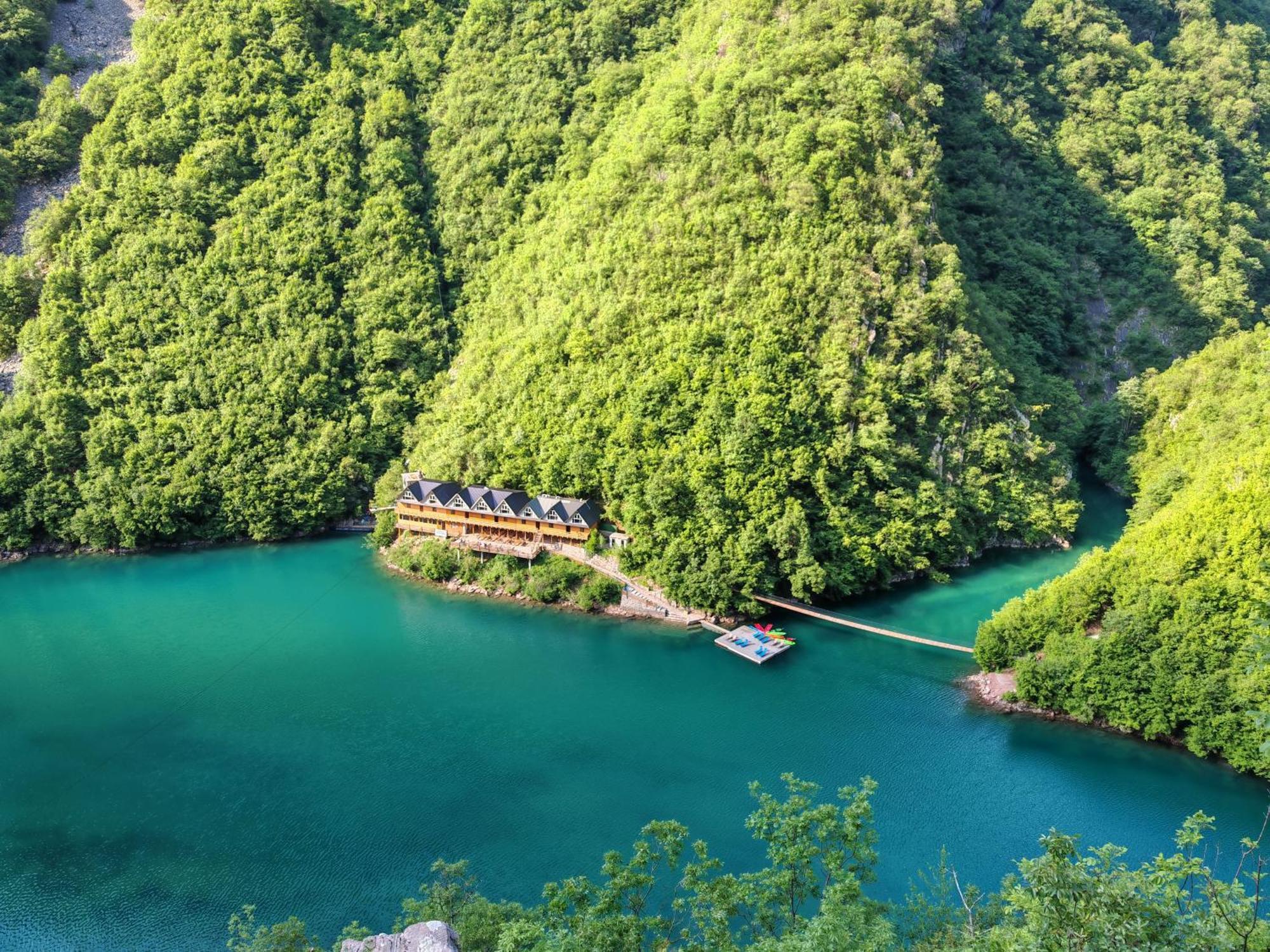 Riverside Komani Lake Exterior photo